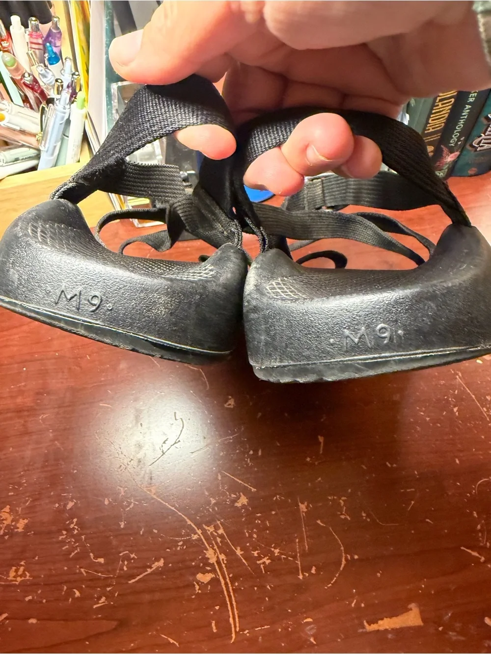 Chaco men’s sz 9 Black Strappy Outdoor Sandals